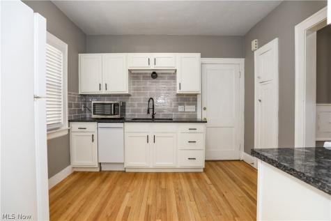2075 Lewis Drive Lakewood OH 44107