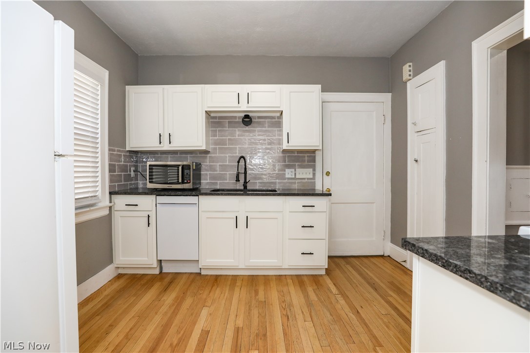 2075 Lewis Drive Lakewood OH 44107