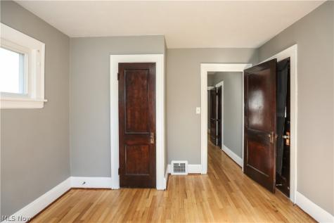 2075 Lewis Drive Lakewood OH 44107