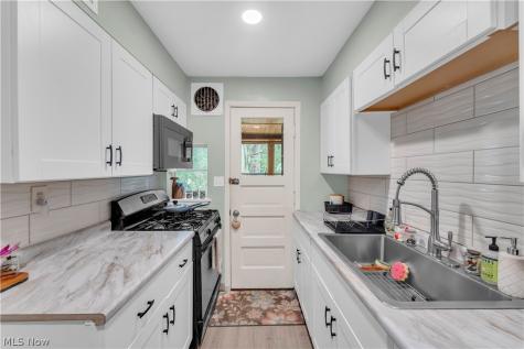 102 Hartman Street Berea OH 44017
