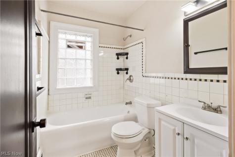 3474 Raymont Boulevard University Heights OH 44118