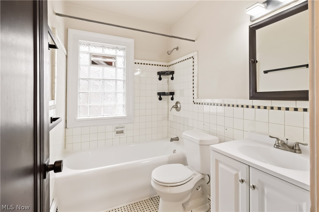 3474 Raymont Boulevard University Heights OH 44118