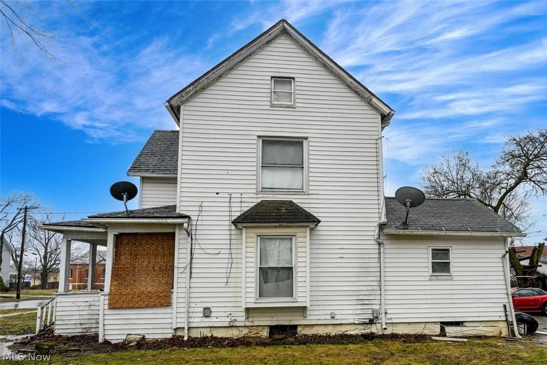 240 1st Street NW Barberton OH 44203
