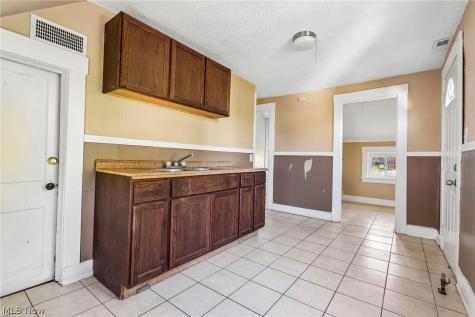 3602 Mobile Court Cleveland OH 44109
