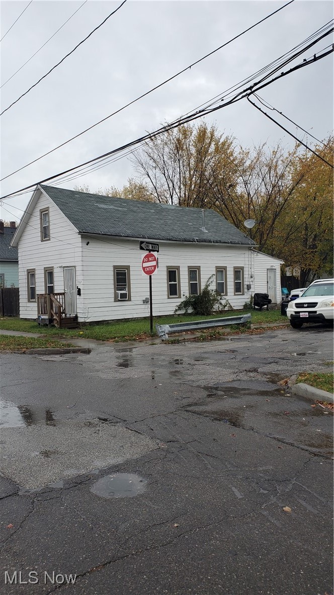 1979 W 54th Street Cleveland OH 44102