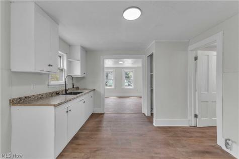 7408 Wentworth Avenue Cleveland OH 44102
