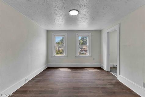 7408 Wentworth Avenue Cleveland OH 44102