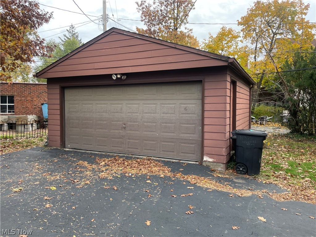 18323 Newell Road Shaker Heights OH 44122