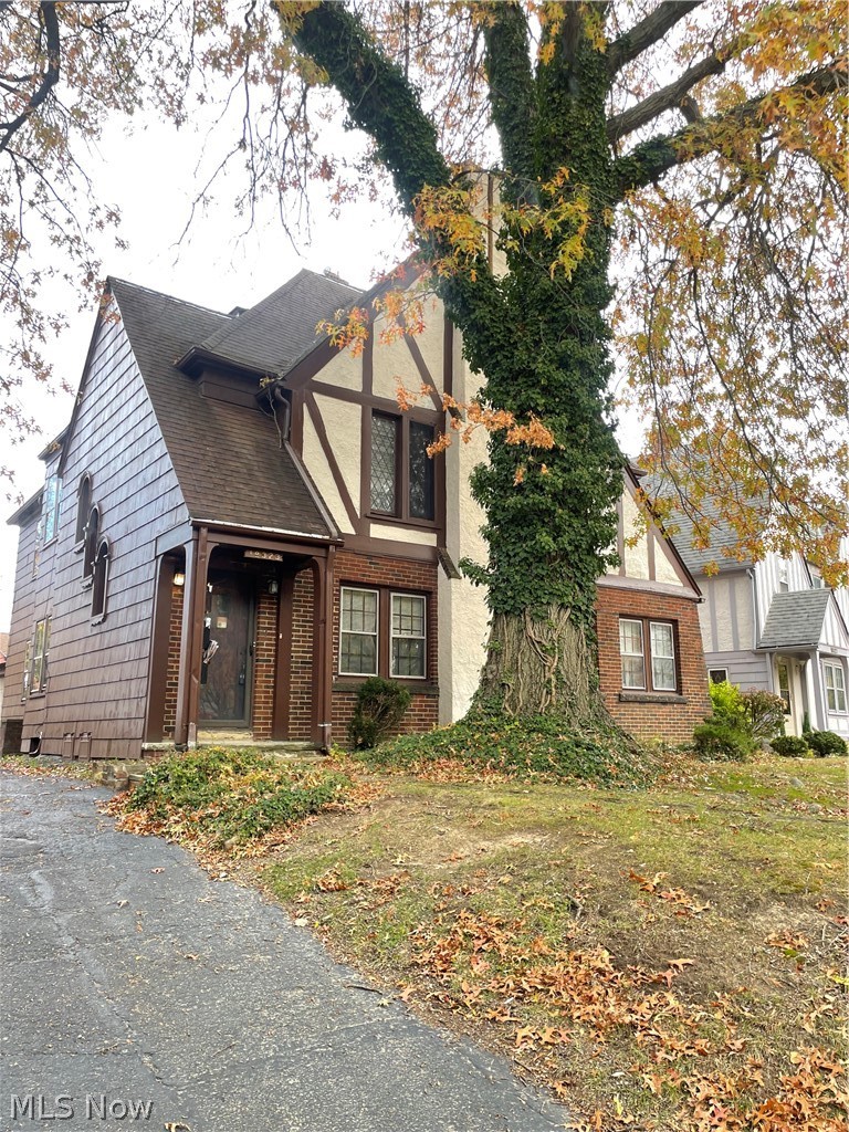 18323 Newell Road Shaker Heights OH 44122