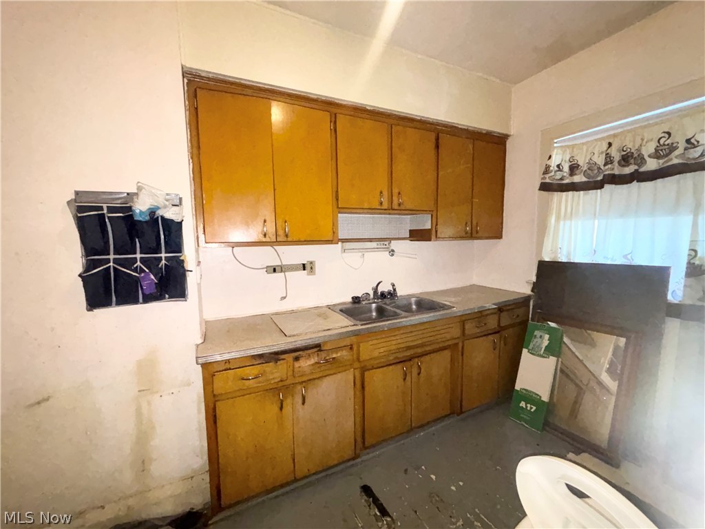1538 Eddington Road East Cleveland OH 44118