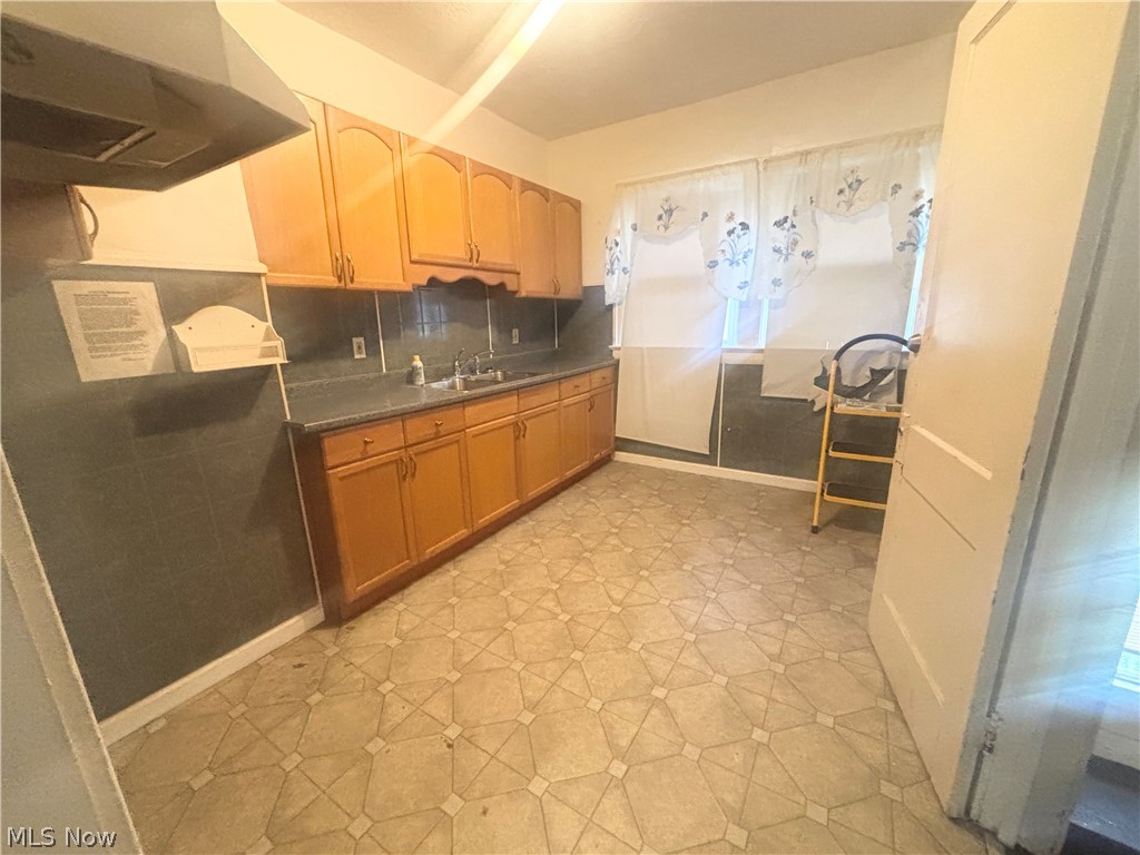 1538 Eddington Road East Cleveland OH 44118