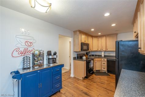 2584 W 11th Street Cleveland OH 44113