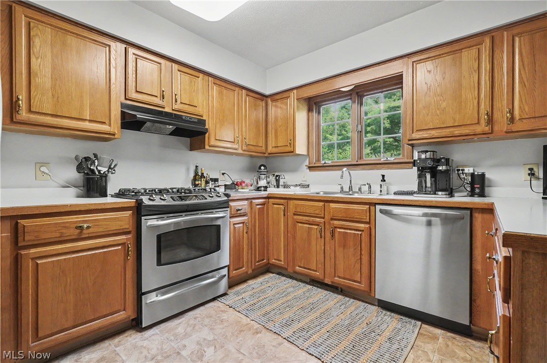 1031 Applegrove Street NW North Canton OH 44720