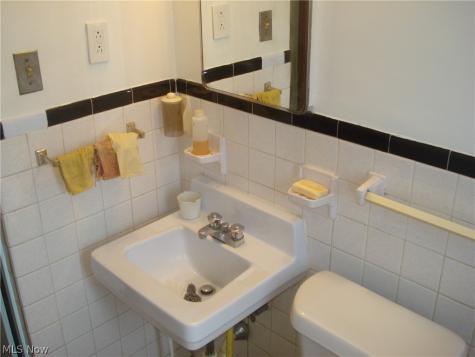 21050 Crystal Avenue Euclid OH 44123
