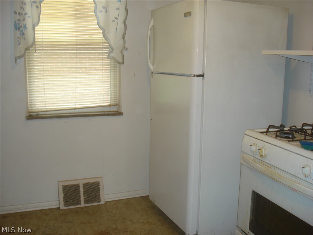 21050 Crystal Avenue Euclid OH 44123