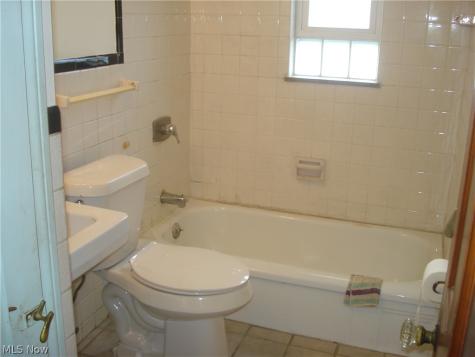 21050 Crystal Avenue Euclid OH 44123