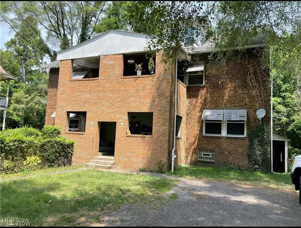 568 101 Street Cleveland OH 44108