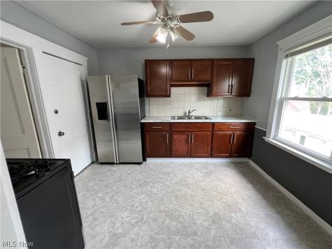 2406 Searsdale Avenue Cleveland OH 44109