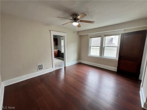 2406 Searsdale Avenue Cleveland OH 44109