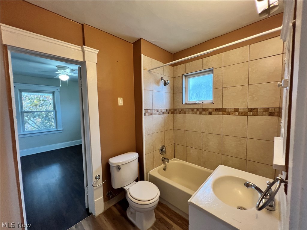 2406 Searsdale Avenue Cleveland OH 44109