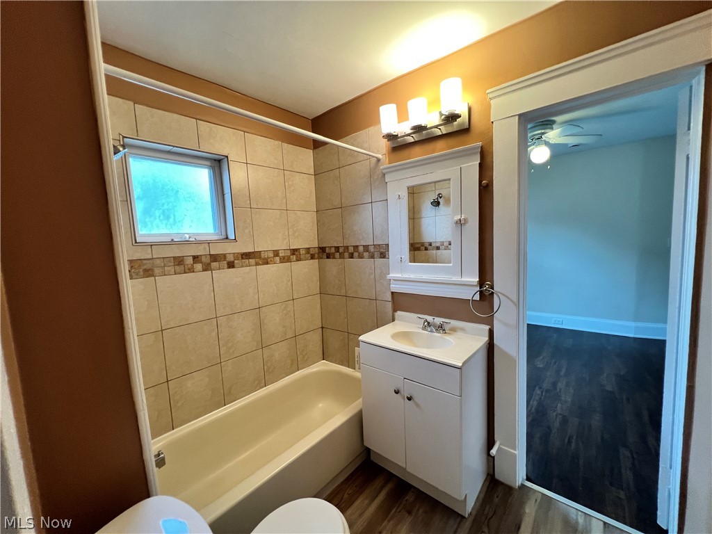 2406 Searsdale Avenue Cleveland OH 44109