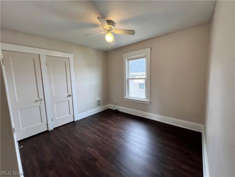2406 Searsdale Avenue Cleveland OH 44109