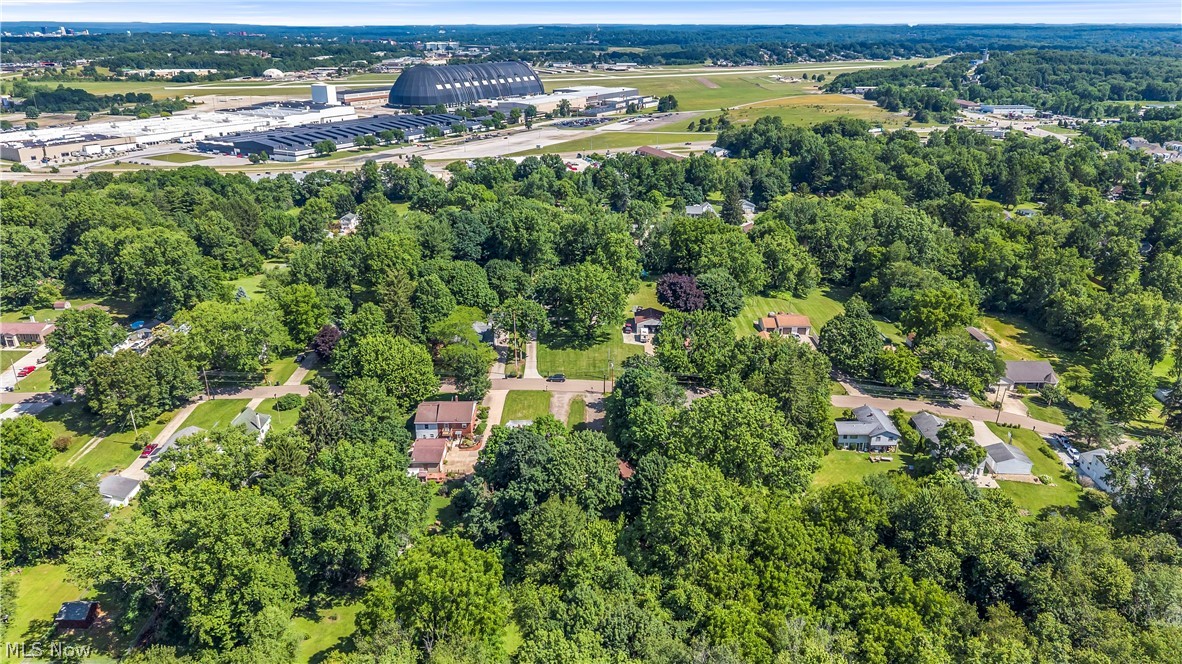 1664 Woods Road Akron OH 44306