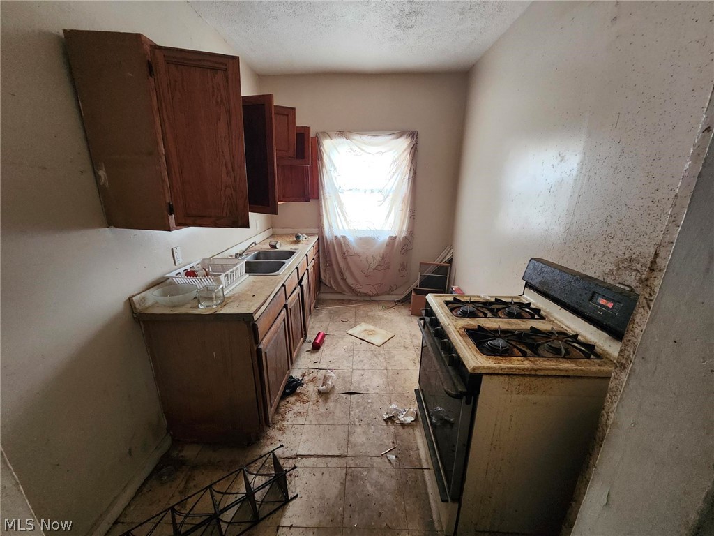 881 Eddy Road Cleveland OH 44108