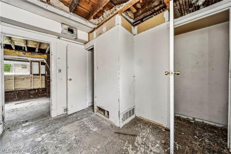 3257 E 56th Place Cleveland OH 44127