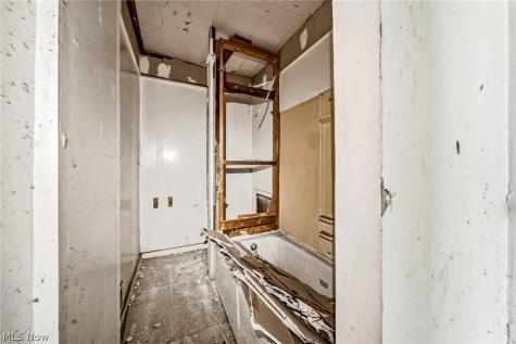 3257 E 56th Place Cleveland OH 44127