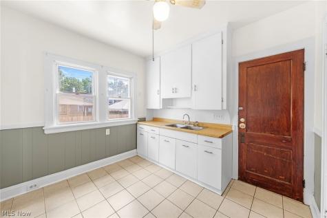 3358 W 97th Cleveland OH 44102