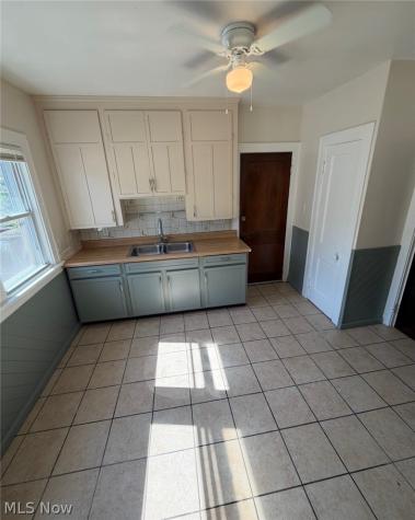 3358 W 97th Cleveland OH 44102