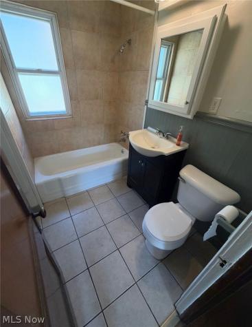 3358 W 97th Cleveland OH 44102