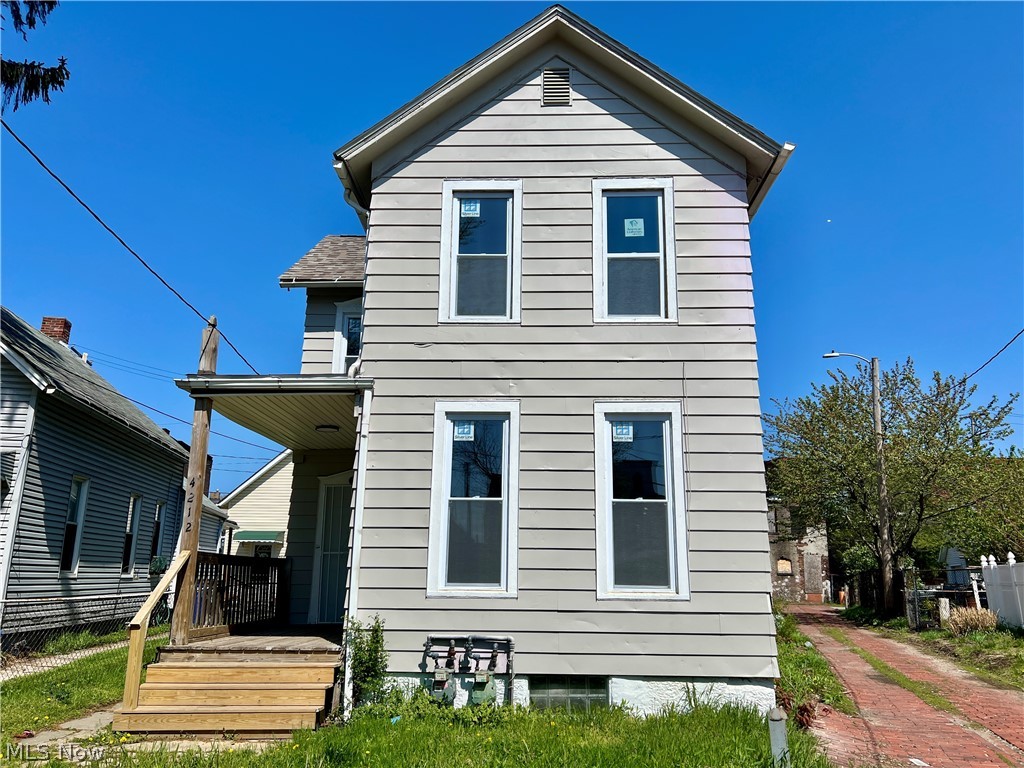 4212 Apple Avenue Cleveland OH 44113