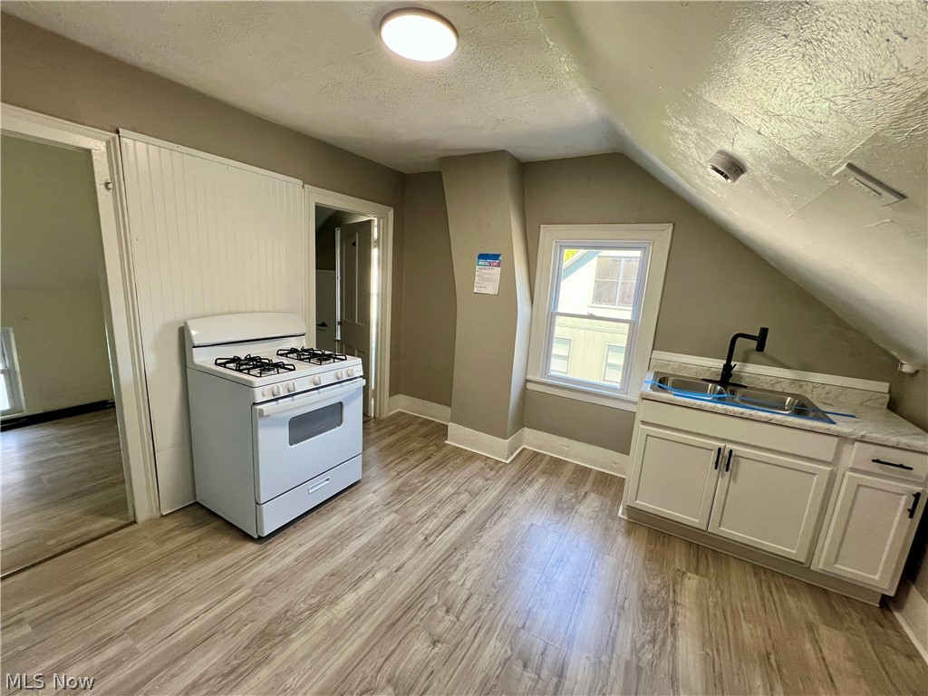 4212 Apple Avenue Cleveland OH 44113