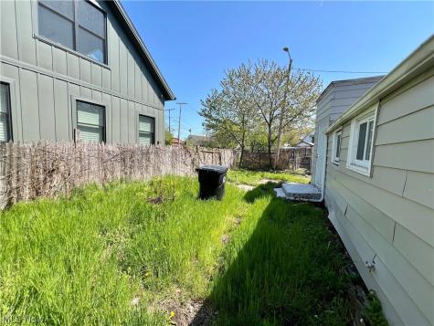 4212 Apple Avenue Cleveland OH 44113