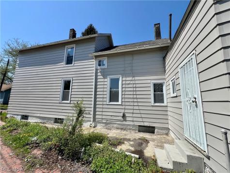 4212 Apple Avenue Cleveland OH 44113