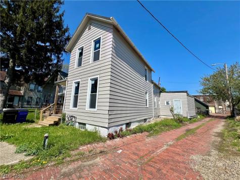 4212 Apple Avenue Cleveland OH 44113