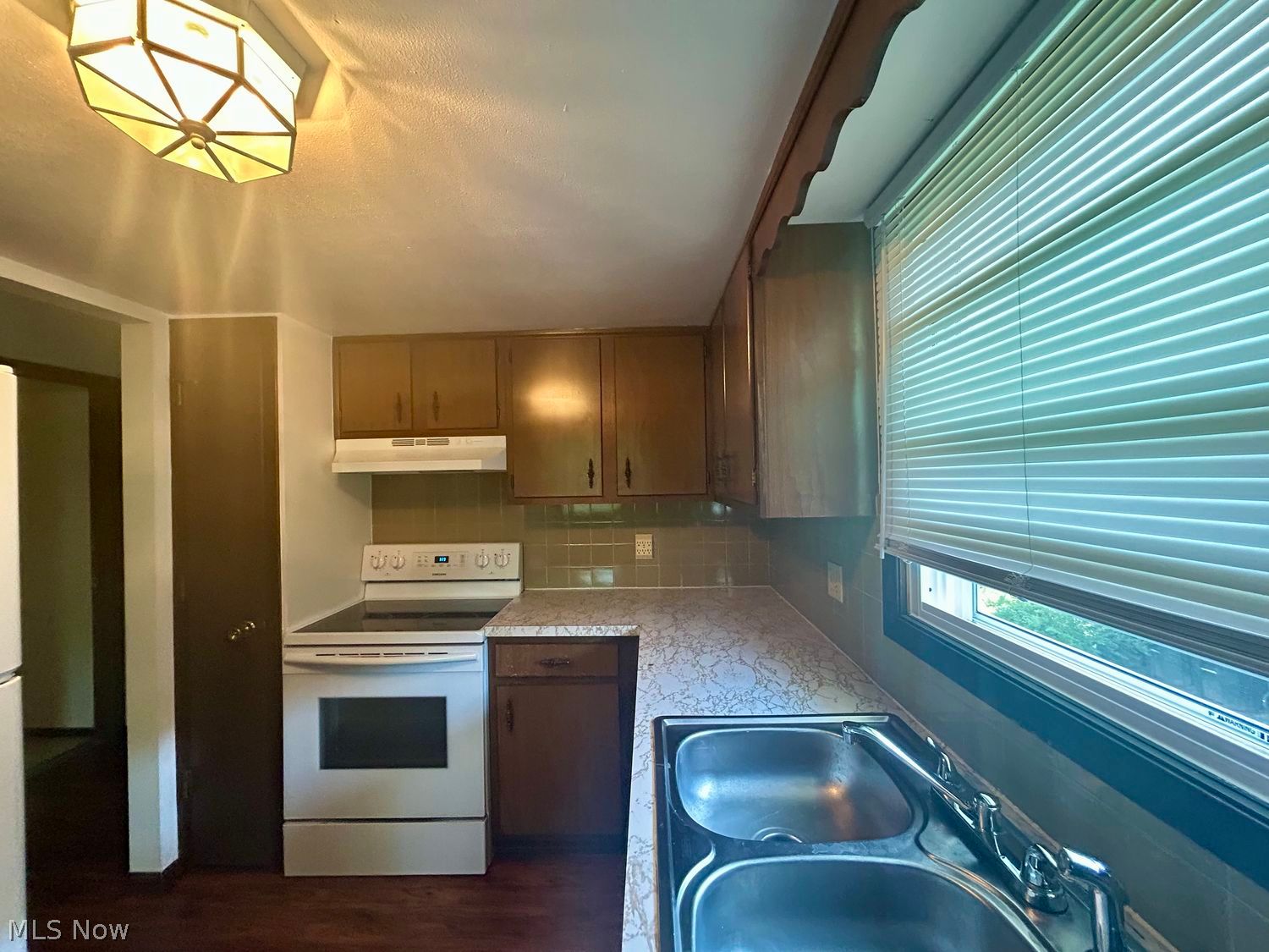 126 Hemlock Drive Elyria OH 44035