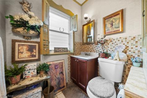 1265-1267 W 108th Street Cleveland OH 44102