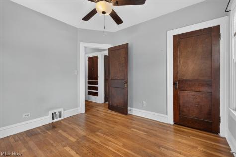 14969 Delaware Avenue Lakewood OH 44107