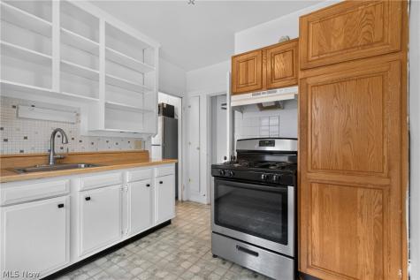 14969 Delaware Avenue Lakewood OH 44107