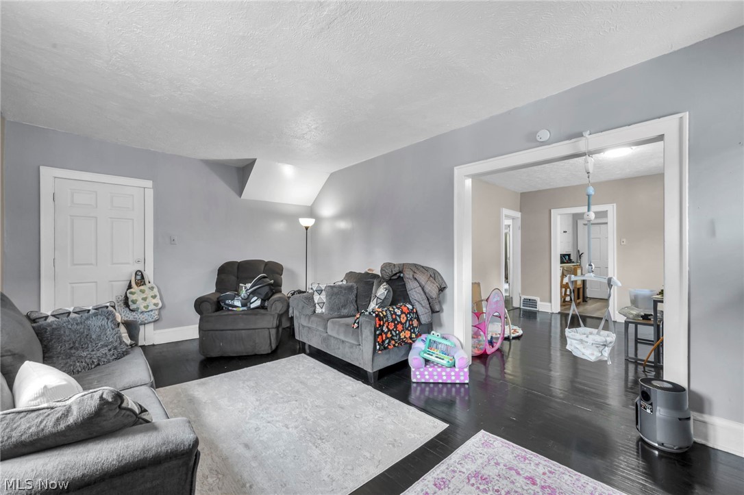 1288 Pondview Avenue Akron OH 44305