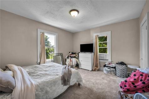 1288 Pondview Avenue Akron OH 44305