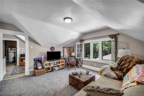 1288 Pondview Avenue Akron OH 44305