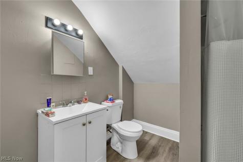 1288 Pondview Avenue Akron OH 44305