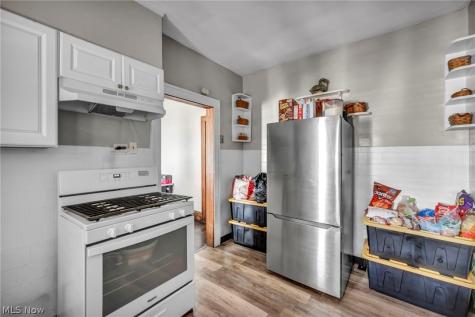 1288 Pondview Avenue Akron OH 44305