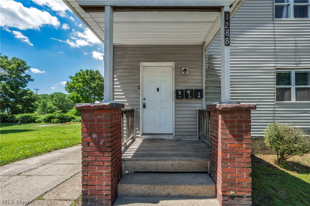 1288 Pondview Avenue Akron OH 44305