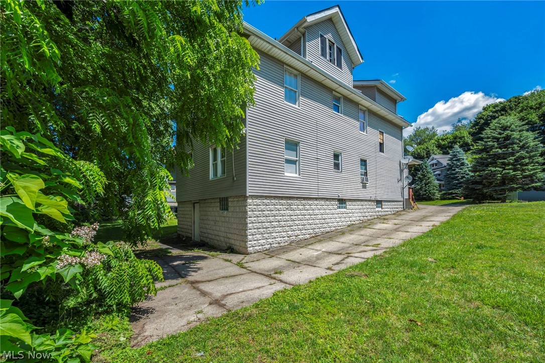 1288 Pondview Avenue Akron OH 44305
