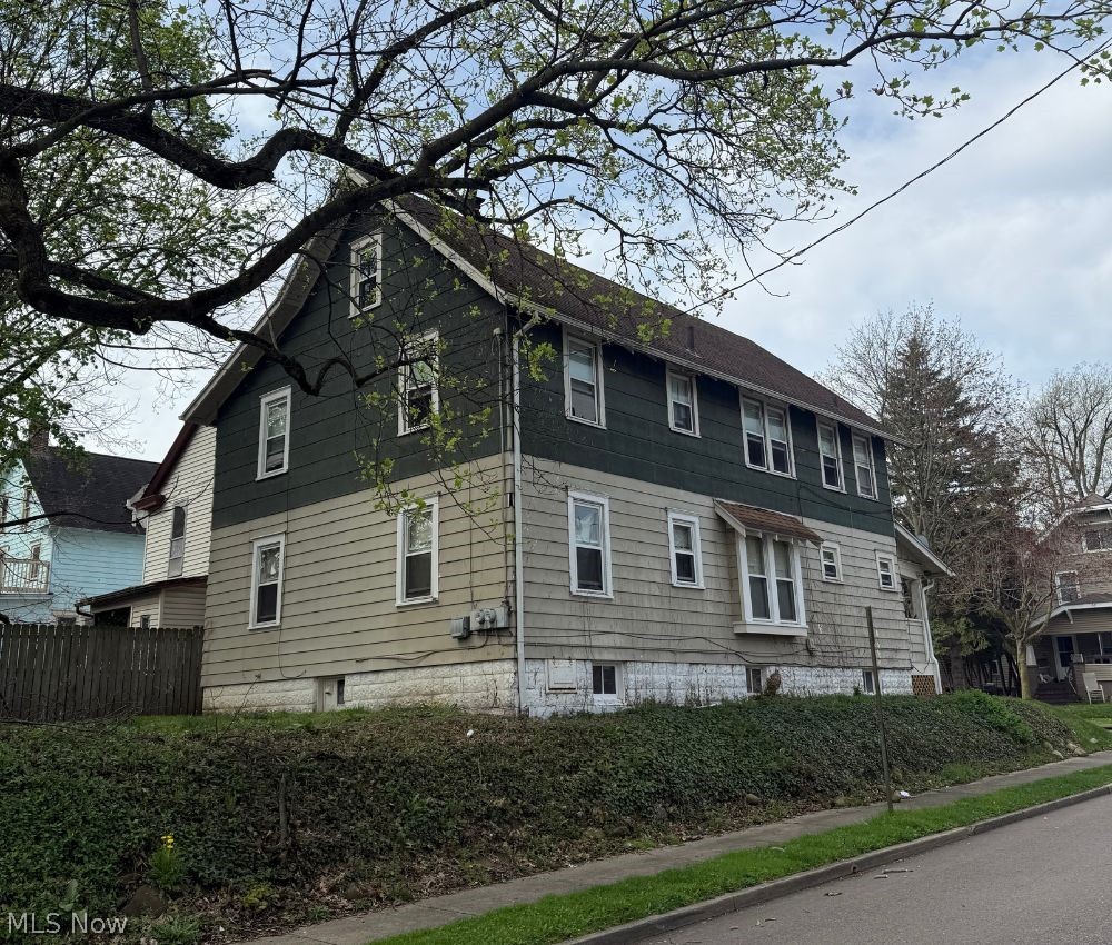 897 Avon Street Akron OH 44310
